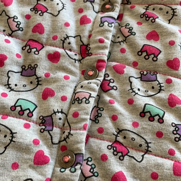 2 Girls size 3/4 Uniqlo low zip up & hello kitty vest - Picture 5 of 8